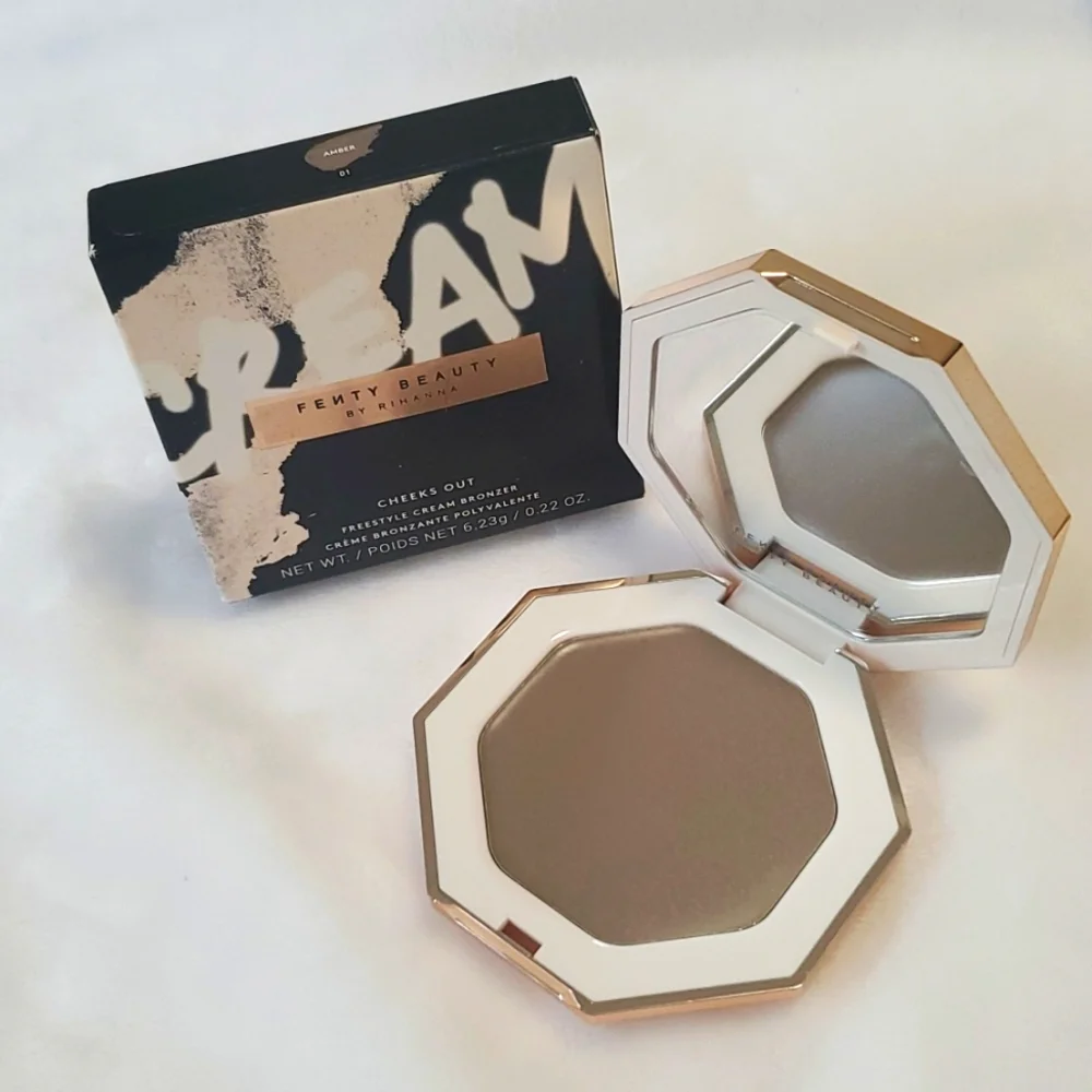NIB Fenty Beauty by Rihanna Cheeks Out Freestyle Cream Bronzer in 01 Amber